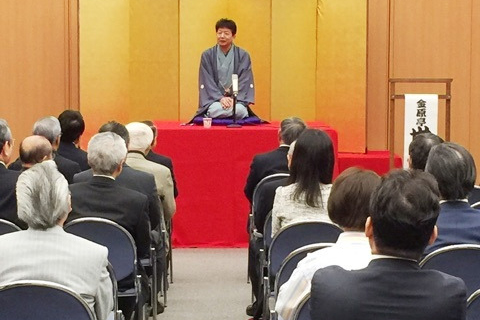 金原亭世之介の講演の様子｜日本税理士会連合会