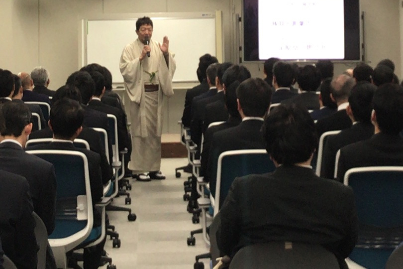 金原亭世之介の講演の様子｜JR東日本